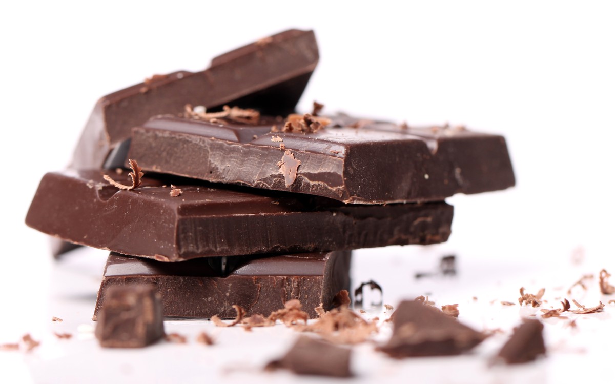 Does chocolate cause acne?  Is there a relationship with migraine?  Is it good for health?  Watch Myths and Facts |  health
