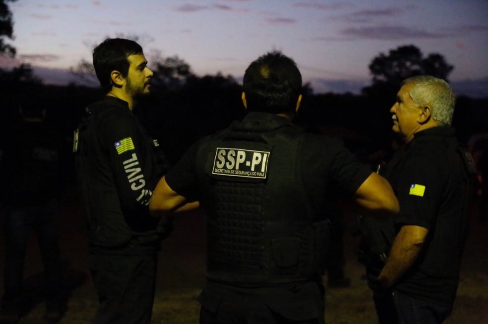 Secretário de segurança participou de ação em Piripiri (Foto: Divulgação/Polícia Civil)