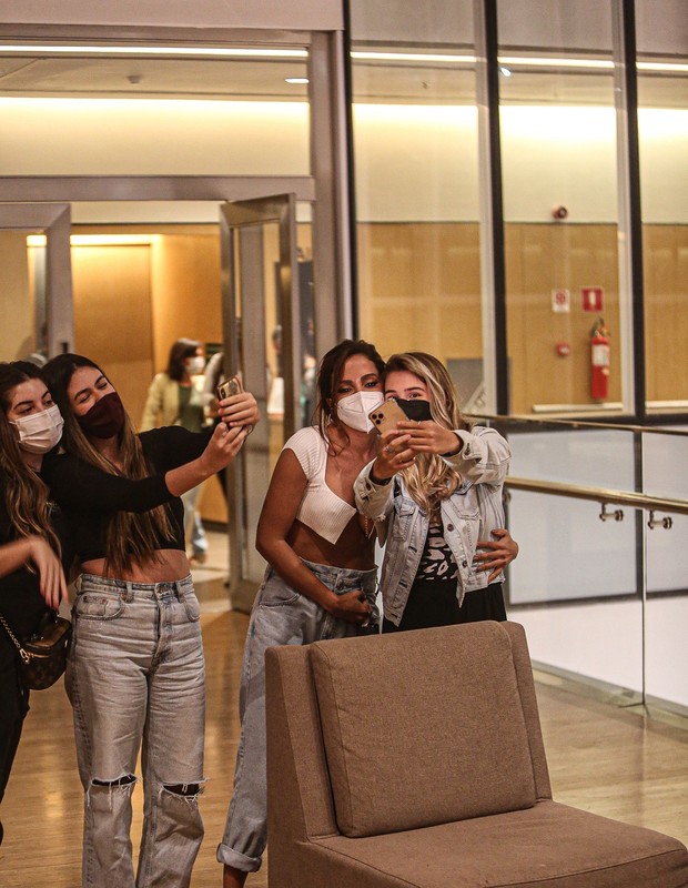 Gessica Kayane, a Gkay, Juliette e Anitta posam coim fãs (Foto: AgNews)