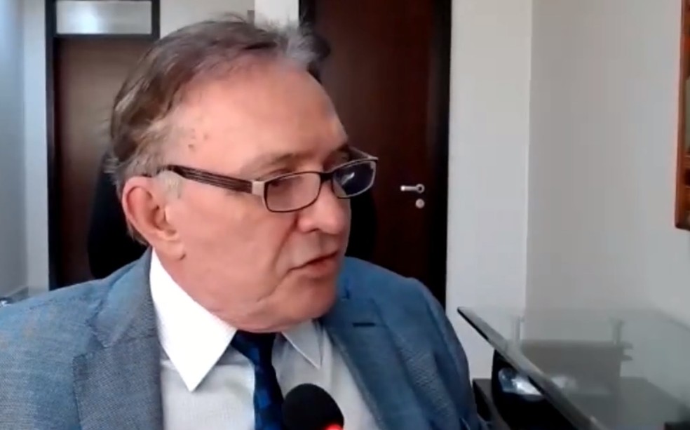 Conselheiro Antônio Joaquim durante o julgamento da tomada de contas no TCE — Foto: Reprodução/TCE