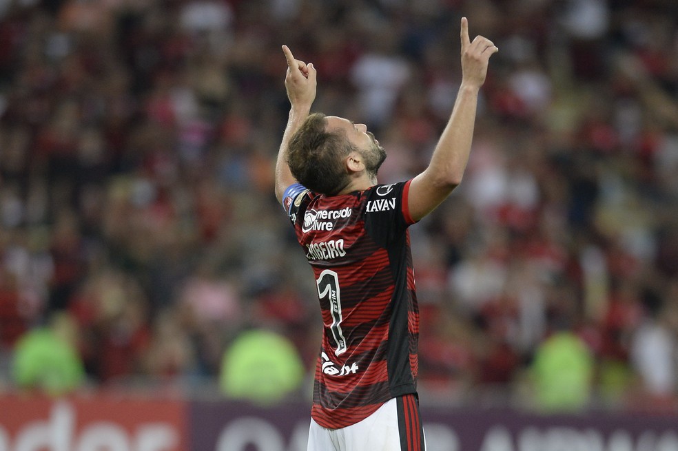 Everton Ribeiro celebra seu nono gol em Libertadores com a camisa do Flamengo; pelo clube, são 39 no total, 3 em 2022 — Foto: Marcelo Cortes/Flamengo