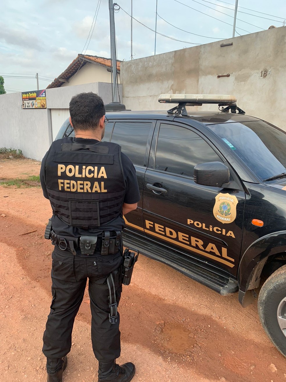 Agente da PF durante operação  — Foto: PF/Divulgação