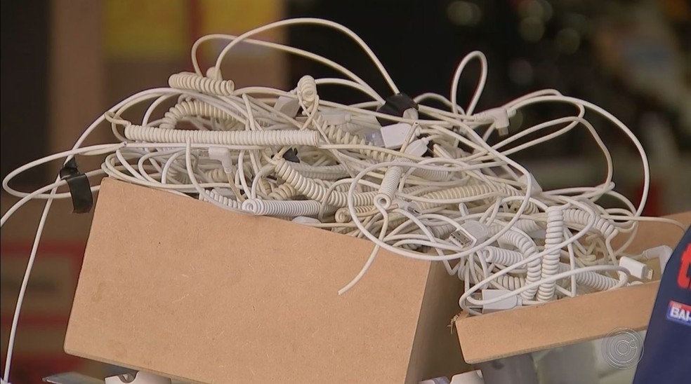 Aparelhos eletrônicos foram furtados de loja de departamentos em Boituva (SP) — Foto: Reprodução/TV TEM