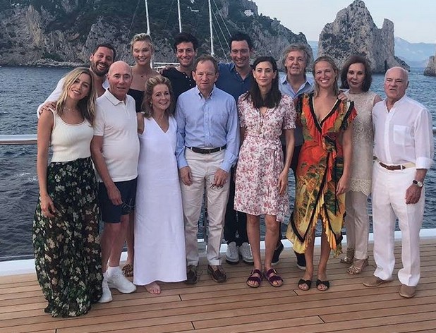 David e os amigos em uma das paradas do iate na costa italiana (Foto: Reprodução/Instagram)