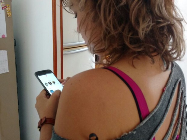 A estudante Paula Foit espera conhecer gringos nos aplicativos de relacionamento e &#39;incrementar o currículo&#39; (Foto: Paula Foit / Arquivo Pessoal)