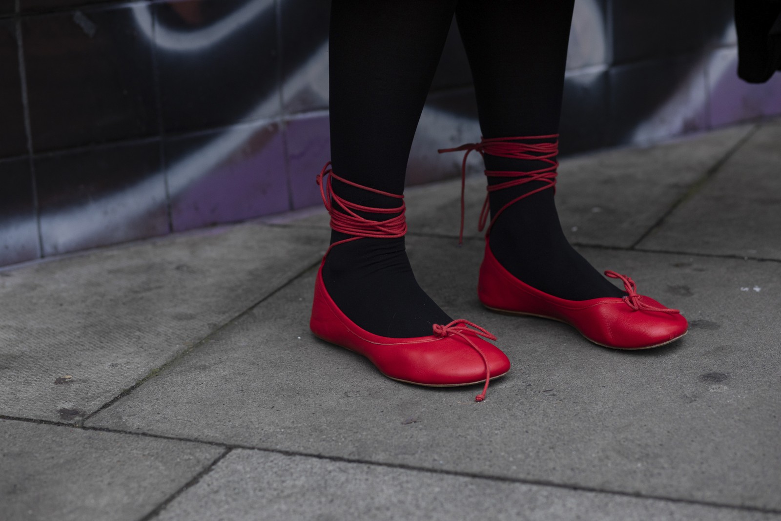 Os 4 sapatos que serão tendência em 2023: Sapatilhas de balé  — Foto: Launchmetrics Spotlight