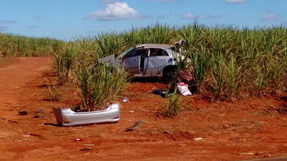 Acidente aconteceu em vicinal que liga Itaí a Itapeva (Foto: Divulgação/Corpo de Bombeiros)
