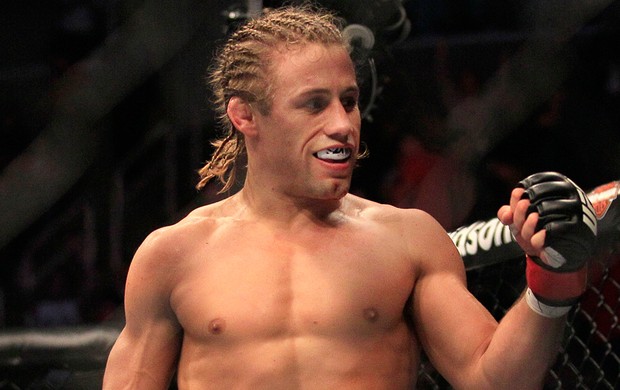 ufc_uriahfaber_ap_950.jpg
