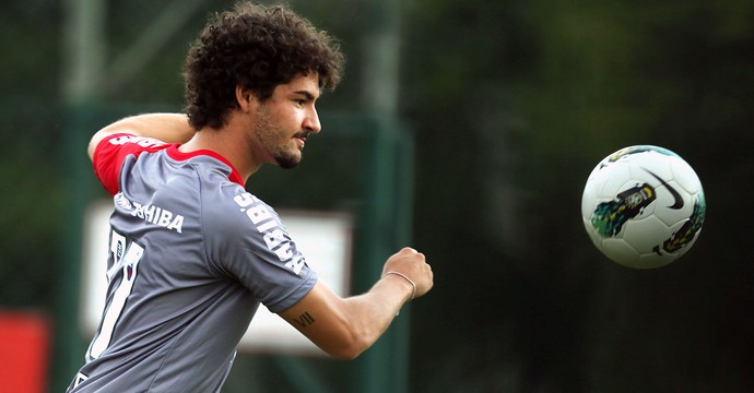 Quem sai? Muricy procura lugar para Pato e ameaça jogadores oscilantes