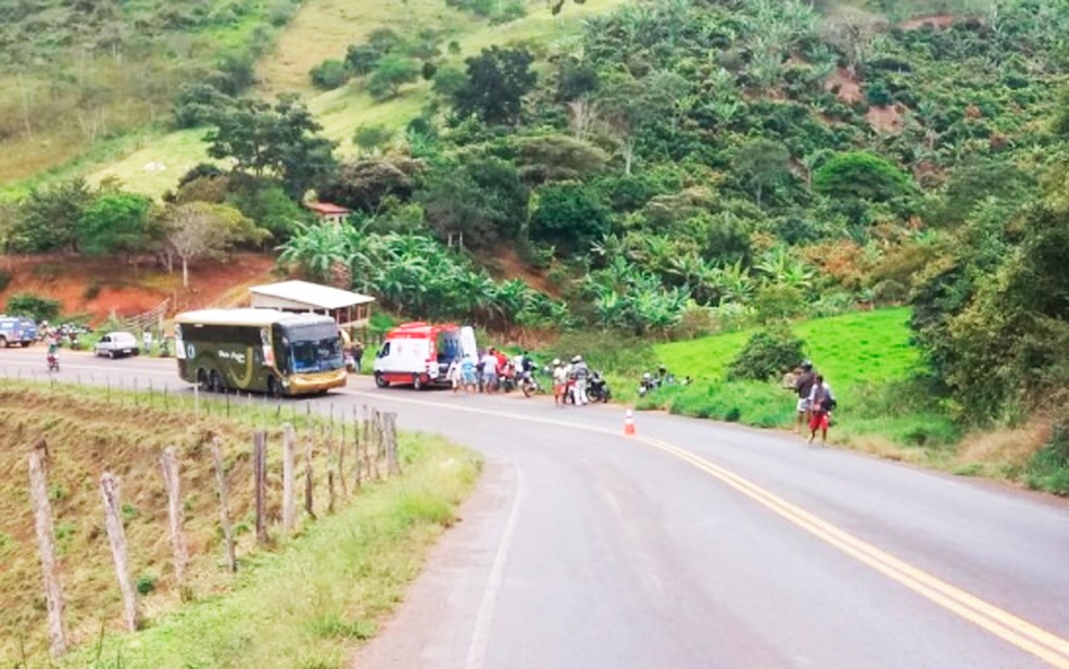 Acidente aconteceu na manhã desta quinta-feira (Foto: Fábio Santos/Site Voz da Bahia)