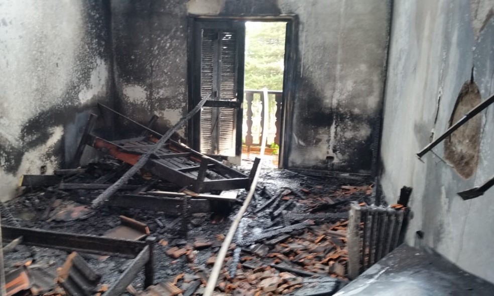 Quartos de colônia de férias pegam fogo na Vila Inglesa em Campos do ...