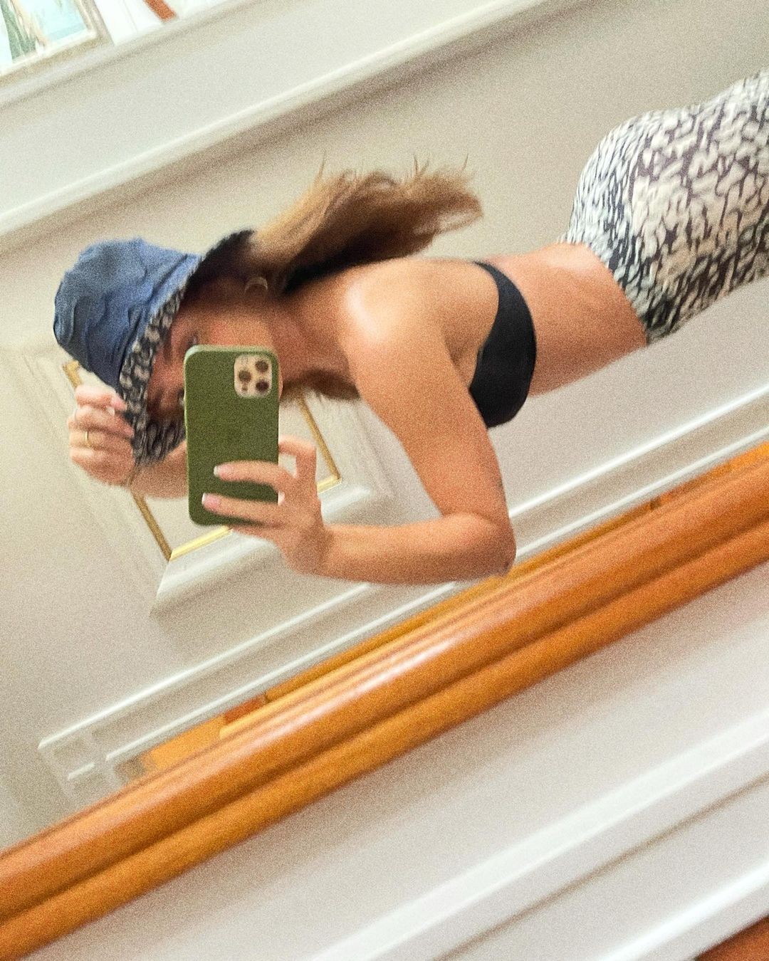 Rafa Kalimann encanta com selfie de top no espelho e ganha elogios (Foto: Reprodução / Instagram)
