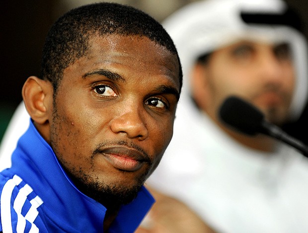 Eto'o durante coletiva do Anzhi (Foto: AFP)