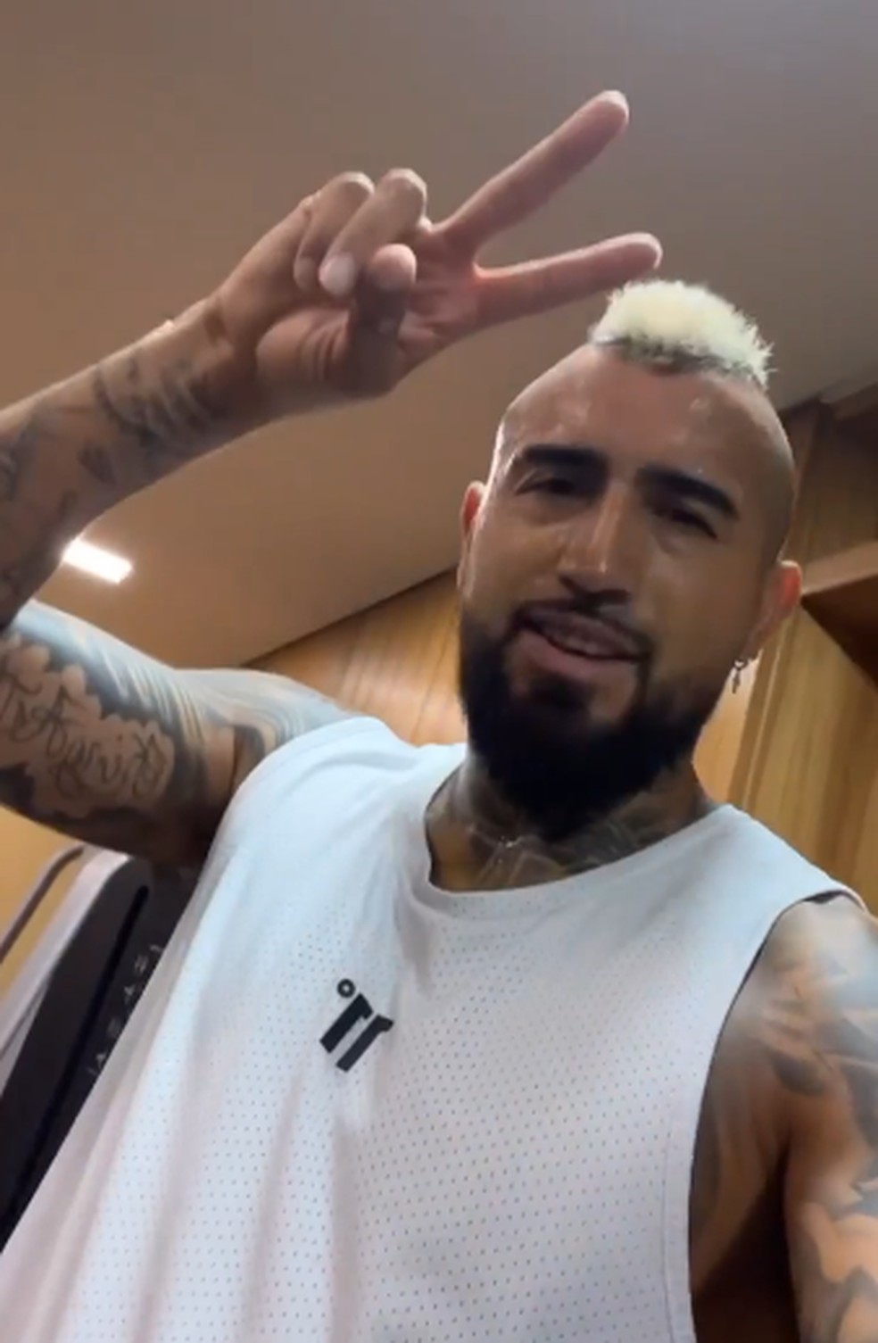 Vidal malha na academia do hotel na noite de sexta-feira &mdash; Foto: Reprodu&ccedil;&atilde;o