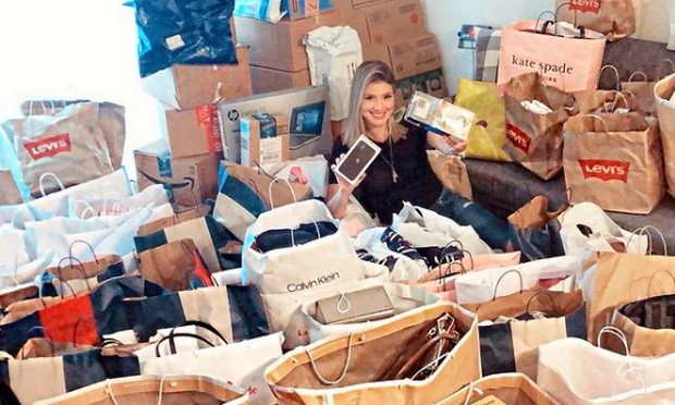 Mariana Fernandes, de 30 anos, trabalha há dois anos como personal shopper na Flórida, e não sentiu o impacto nos negócios com a flutuação do dólar (Foto: Arquivo Pessoal)