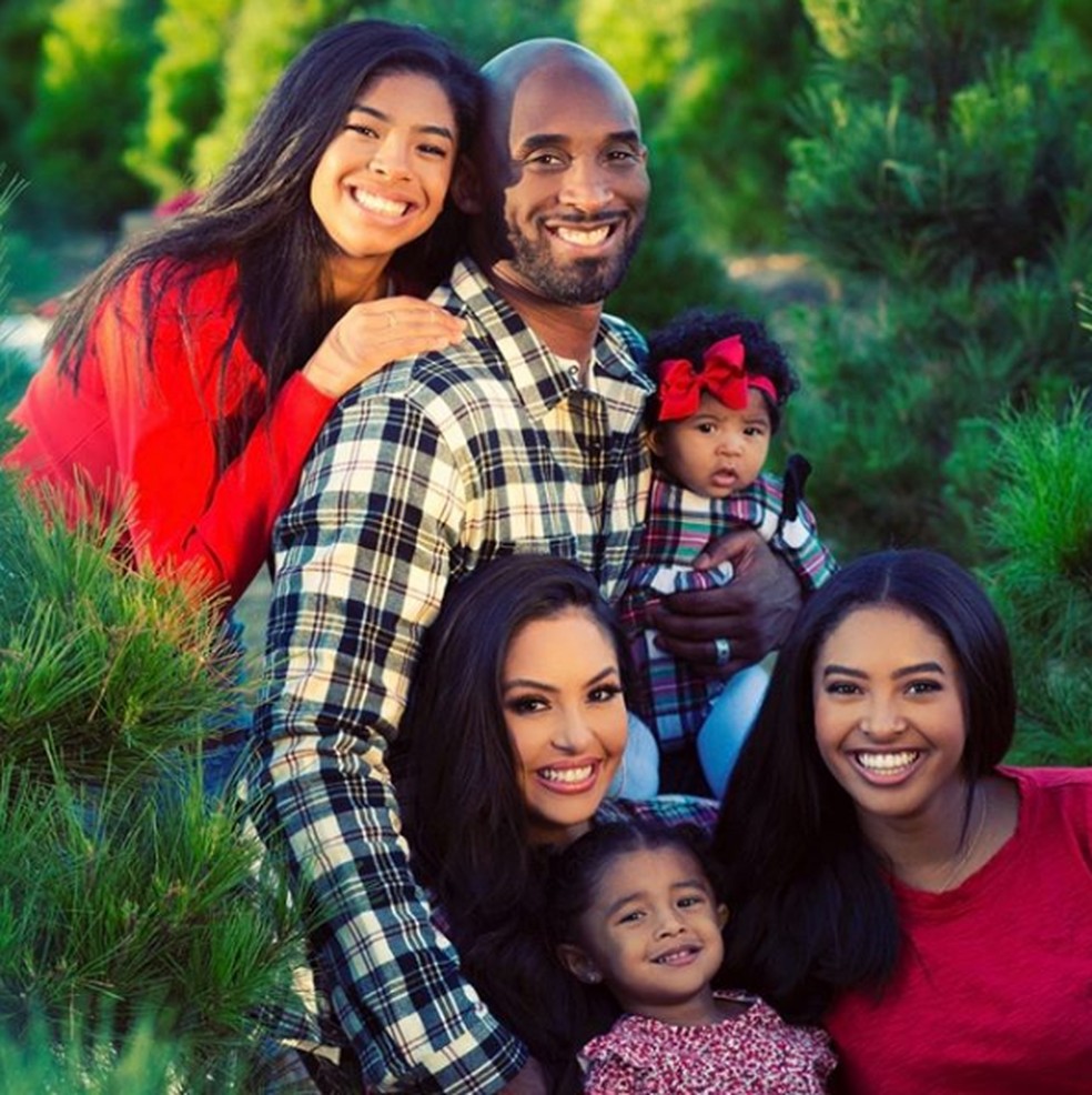 Vanessa e Kobe Bryant em família — Foto: Reprodução/Instagram