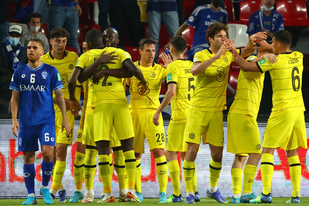 Jogadores do Chelsea comemoram vitória sobre Al Hilal e vaga na final do Mundial de Clubes — Foto: AFP