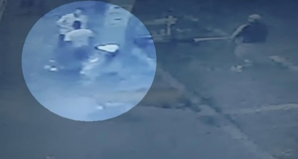 Morador de rua é esfaqueado durante briga em rodoviária de Itapetininga (Foto: Reprodução/Câmeras de segurança)