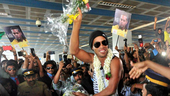Ronaldinho Gaúcho na Índia  (Foto: Reprodução / Twitter)
