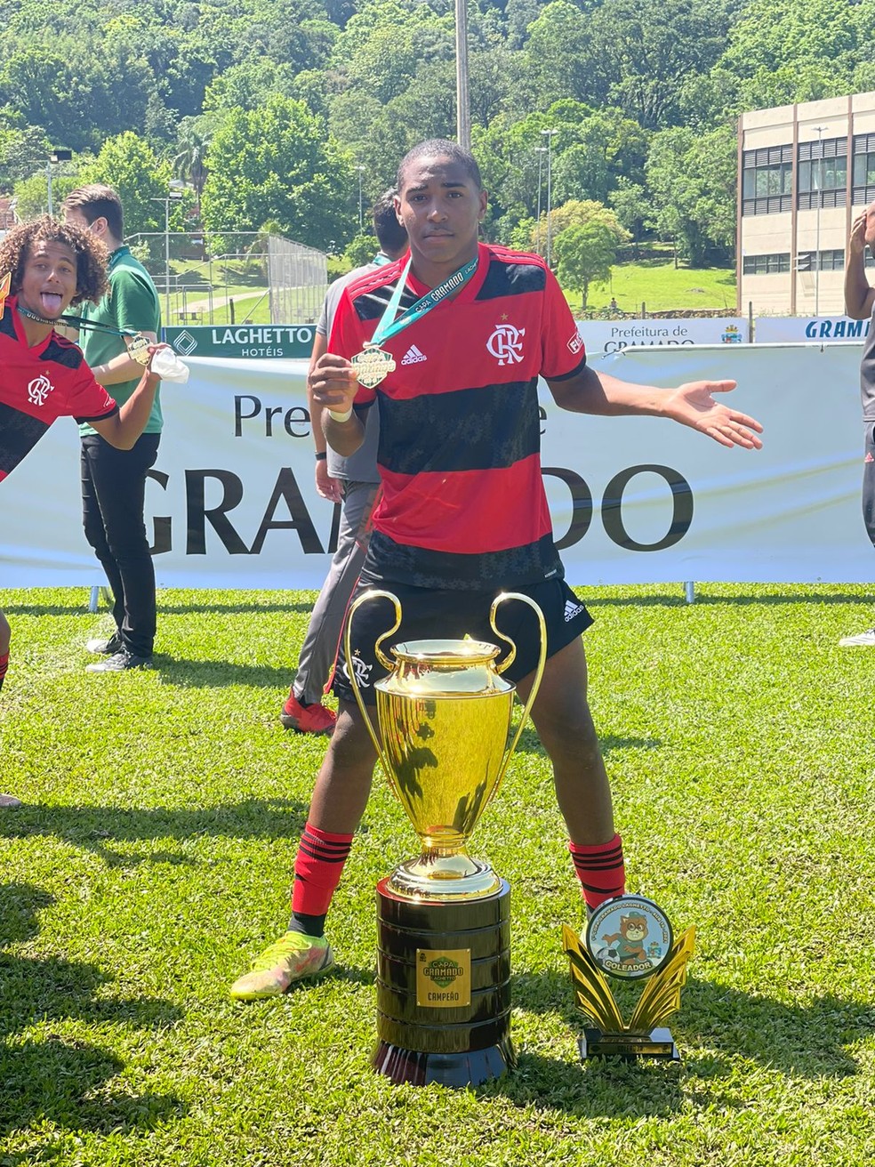 Lorran atua pelo sub-17 desde os 15 anos — Foto: Arquivo pessoal