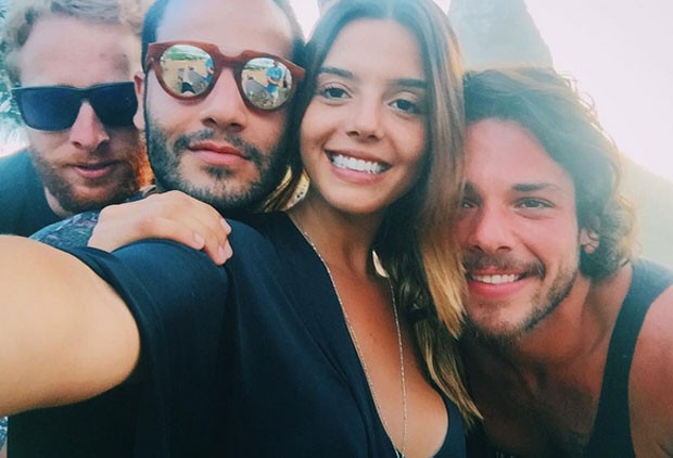 Giovanna Lancellotti posa com amigos e irmão de Giovanna Ewbank (Foto: Reprodução/Instagram)