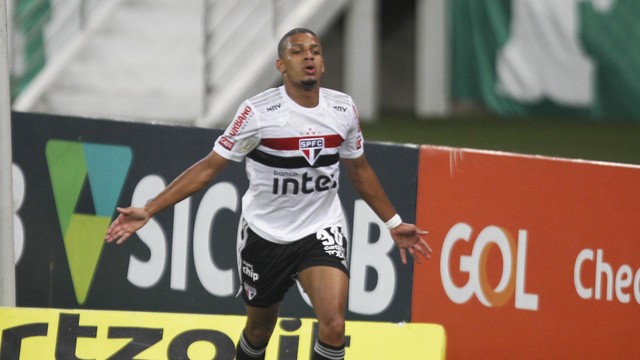 Brenner comemora o gol do São Paulo