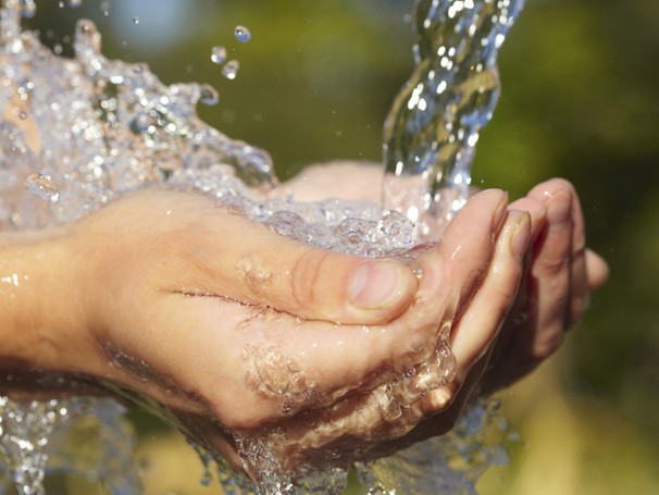 Consumo de água do brasileiro é de 159 litros de água por dia (Foto: Thinkstock/Getty Images)