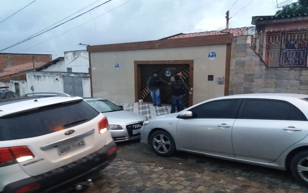 Pessoas são presas em operação contra tráfico de drogas em Nossa Senhora do Socorro — Foto: SSP/Divulgação