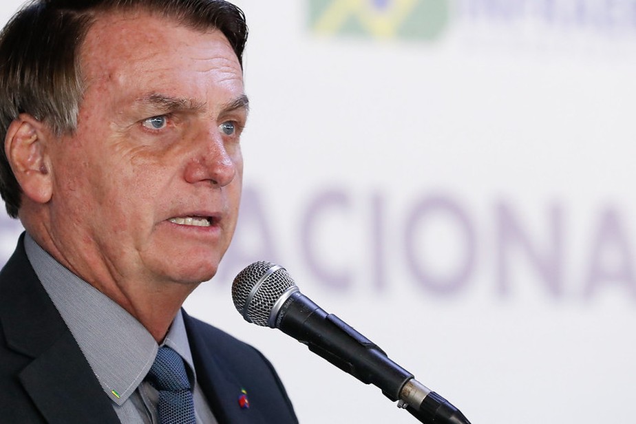 Em jantar com empresários, Bolsonaro mantém críticas ao isolamento social