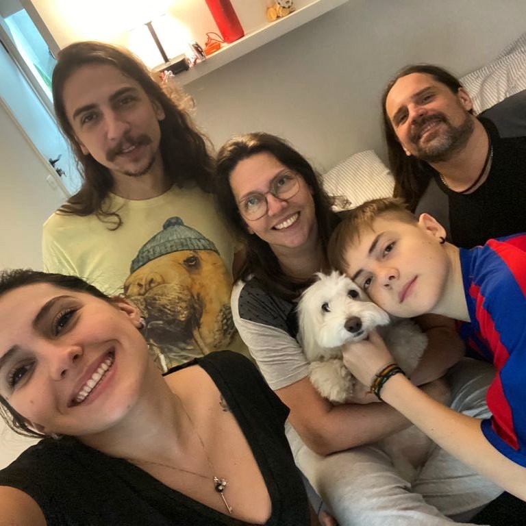 Andreas Kisser e Patrícia com os três filhos, Enzo, Patrícia e Yohan (Foto: Reprodução Instagram)