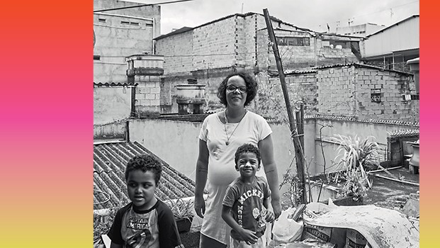 Mulheres Plurais - Fabiana Ivo, 42 anos, sócia da A Banca, grávida de 7 meses de Maria Flor e tia dos meninos Lorenzo, 6,  e Ícaro, 4  (Foto: Carol Quintanilha)