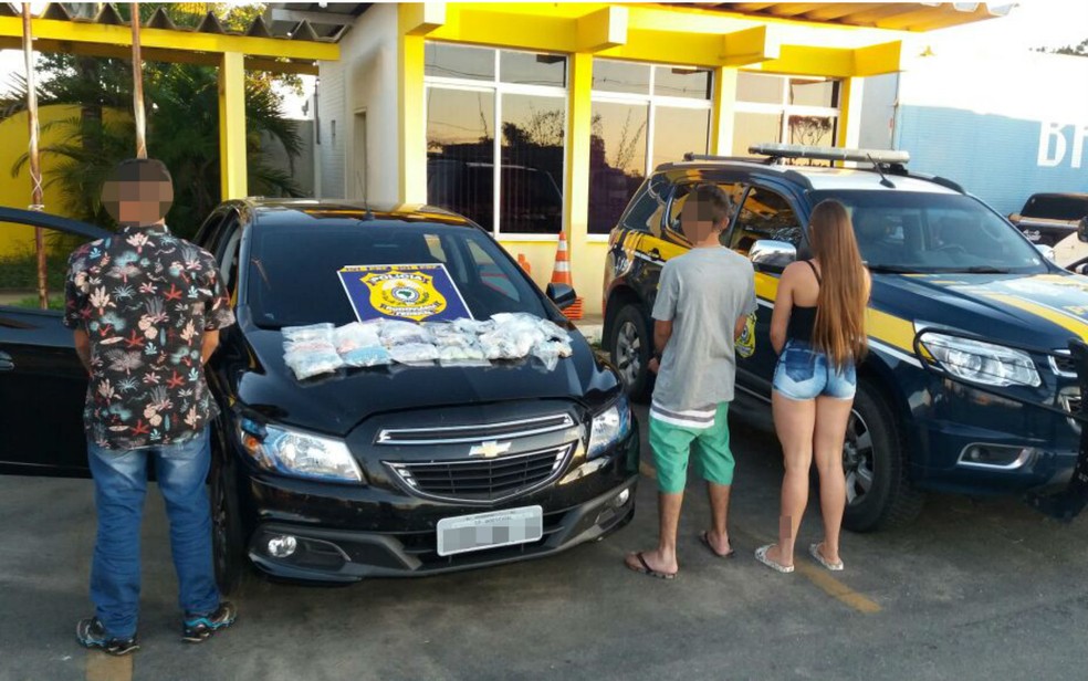 Trio foi preso em flagrante (Foto: Divulgação/PRF)