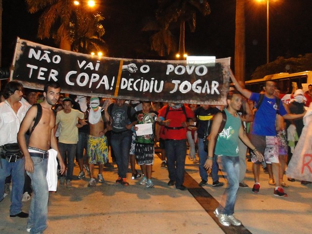 Manifestação em Belo Horizonte fecha Avenida Antônio Carlos (Foto: Pedro Triginelli/G1)