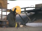 Carretas pegam fogo dentro de empresa em Vila Velha, ES
