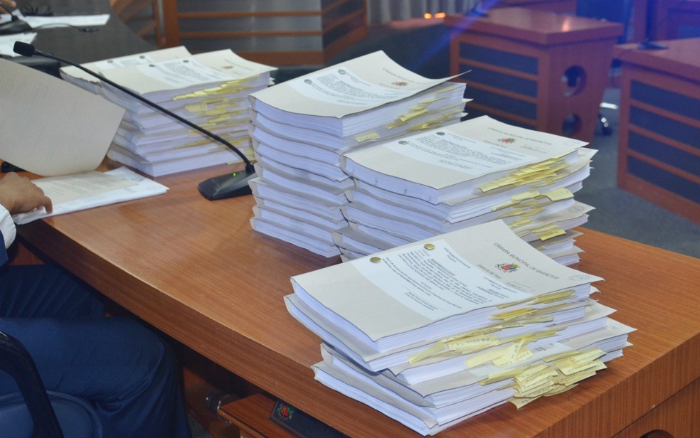 Relatórios analisados na CPI dos Holerites em Barretos — Foto: Câmara de Barretos/Divulgação