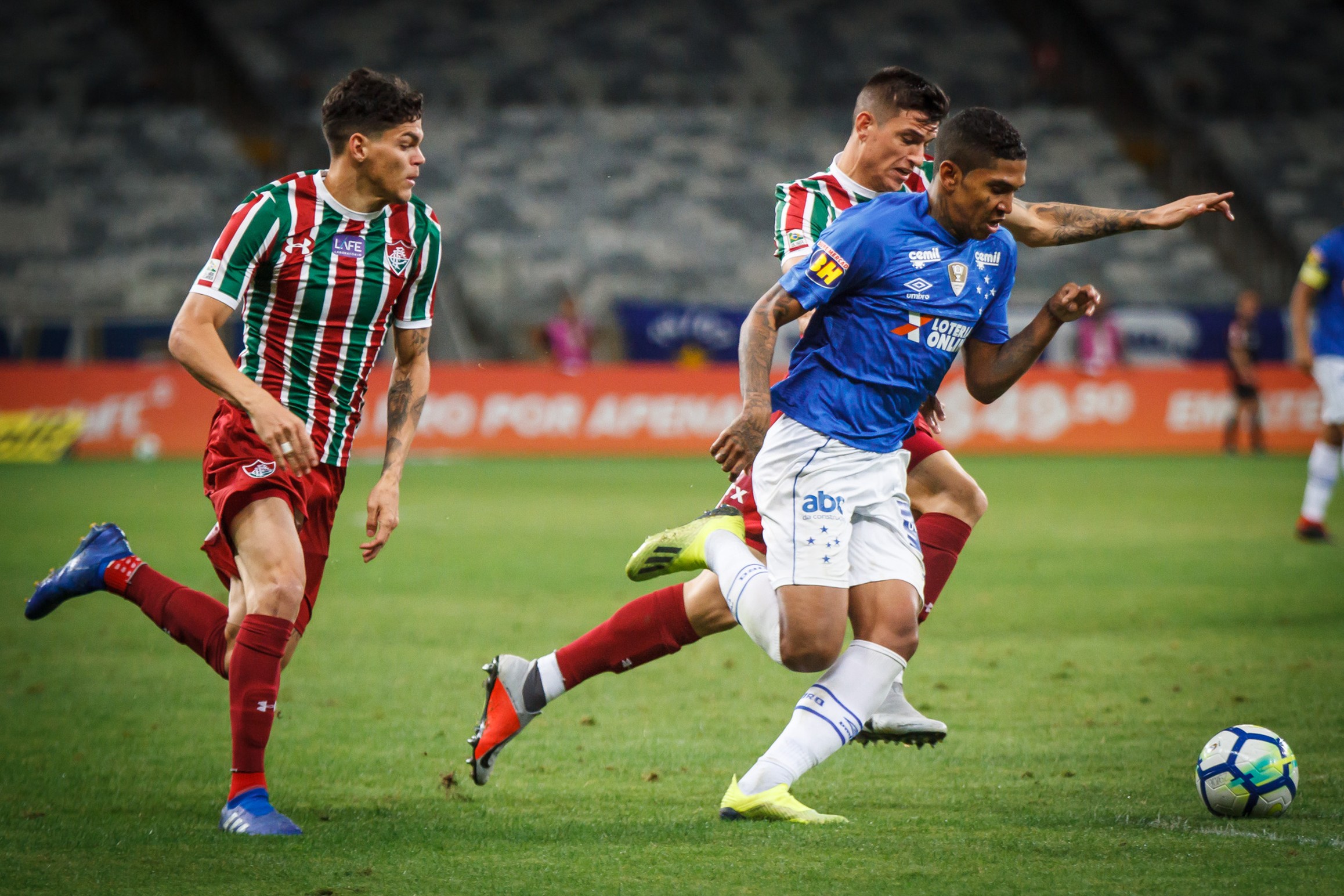 Raniel culpa sequência pesada por desgaste e evita pedir lugar entre titulares