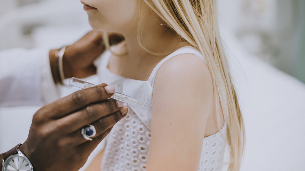 As crianças afetadas estão apresentando hepatite aguda, que significa inflamação do fígado. Em muitos casos foram relatados sintomas gastrointestinais, incluindo dor abdominal, diarreia e vômito. — Foto: Freepik