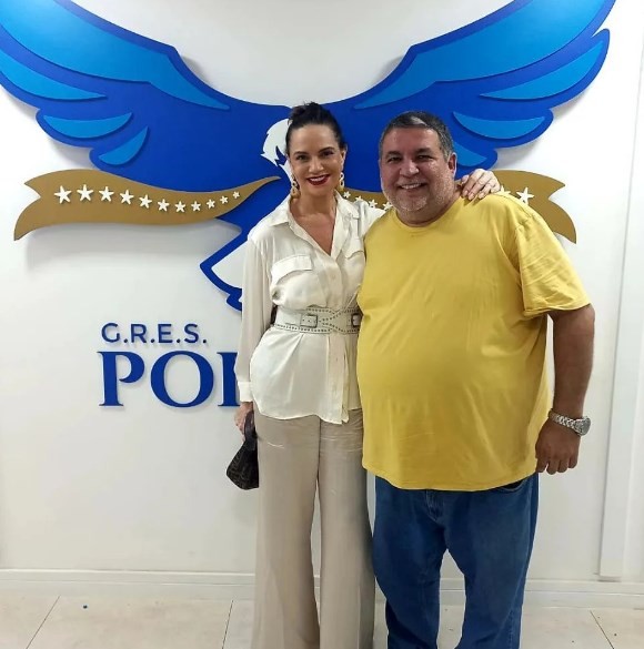 Luiza Brunet com Fábio Pavão, presidente da Portela, escola pela qual desfilará este ano — Foto: Reprodução/Instagram
