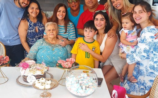 Mulher de Leonardo posta foto em família após polêmica com João Guilherme