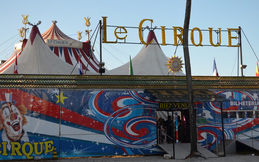Le Cirque está montado na Avenida Paralela (Foto: Krystine Carneiro/G1)