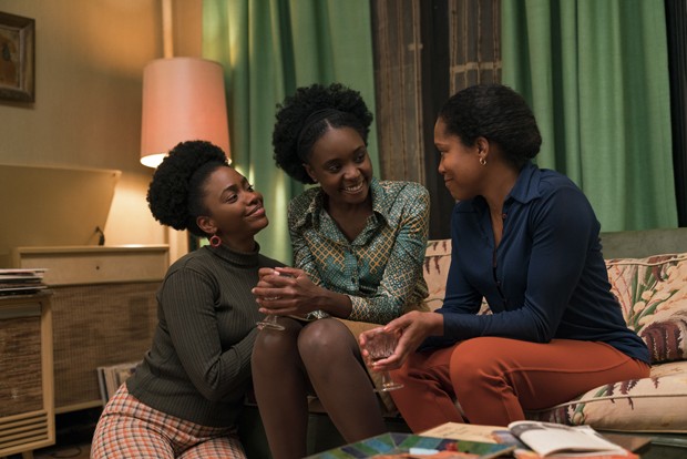 (l to r.) Teyonah Parris as Ernestine, KiKi Layne as Tish, and Regina King as Sharon star in Barry Jenkins' IF BEALE STREET COULD TALK, an Annapurna Pictures release. (Foto: Sony Pictures/Divulgação)