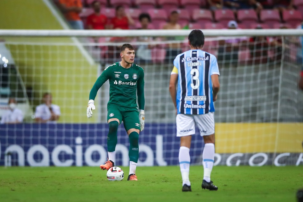 Goleiro lamenta empate e pede apoio da torcida contra o Sampaio Corrêa