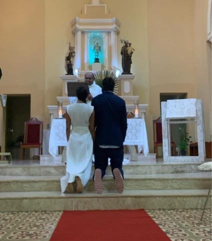 No último sábado (09/07), Lais Ribeiro e Joakim Noah disseram o primeiro "sim" em uma cerimônia religiosa na igreja Miguel Alves de Arcanjo, em Miguel Alves, cidade natal da modelo (Foto: Reprodução/ Instagram )