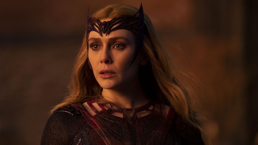 Elizabeth Olsen volta a interpretar a Feiticeira Escarlate em "Doutor Estranho no Multiverso da Loucura" — Foto: Divulgação