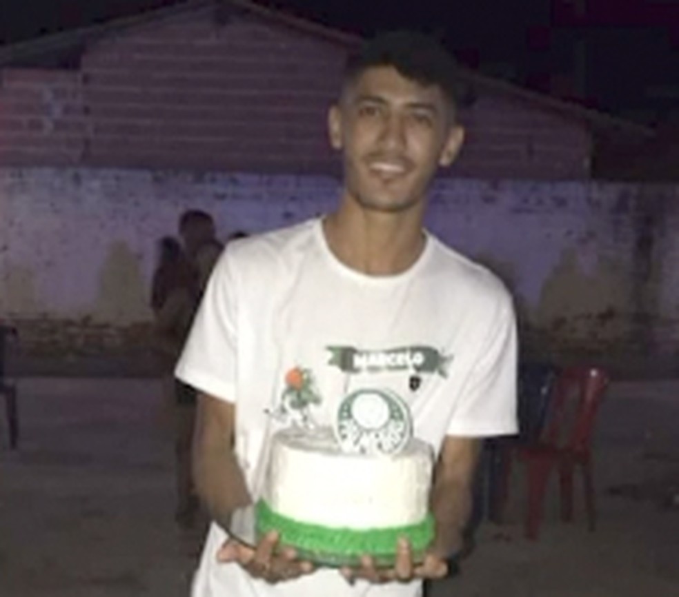 Jovem morre no dia do aniversário após colidir motocicleta com animal na BR-343, em Floriano — Foto: Divulgação/PRF
