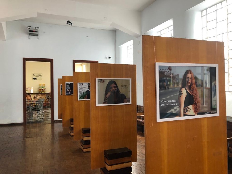 Exposição sobre relacionamentos abusivos pode ser vista até sexta-feira na Fundec — Foto: Divulgação