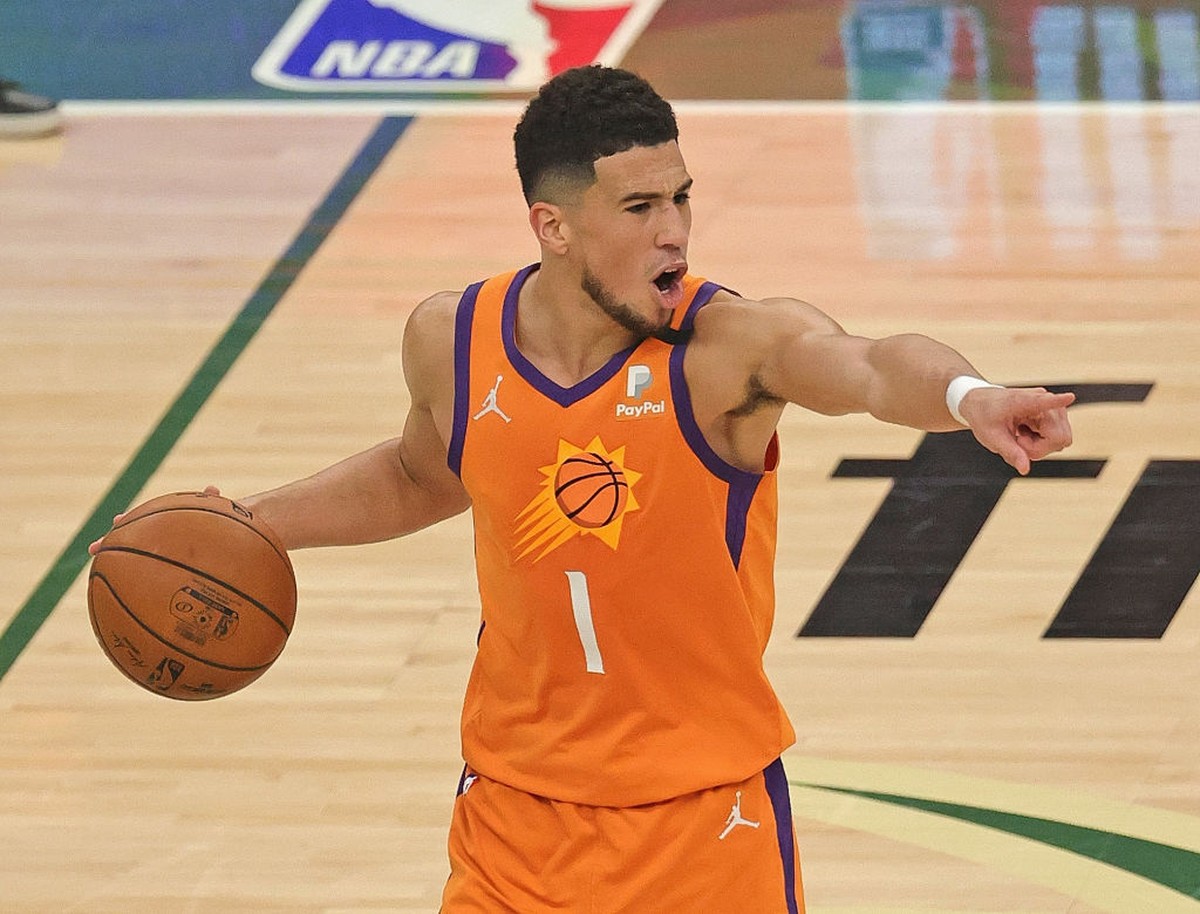 devin booker wearing kobes