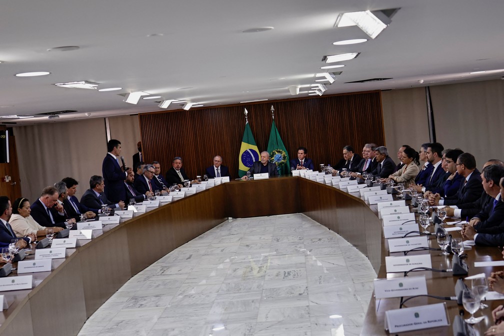 Lula e governadores fazem reunião pela defesa da democracia.  — Foto: REUTERS/Ueslei Marcelino