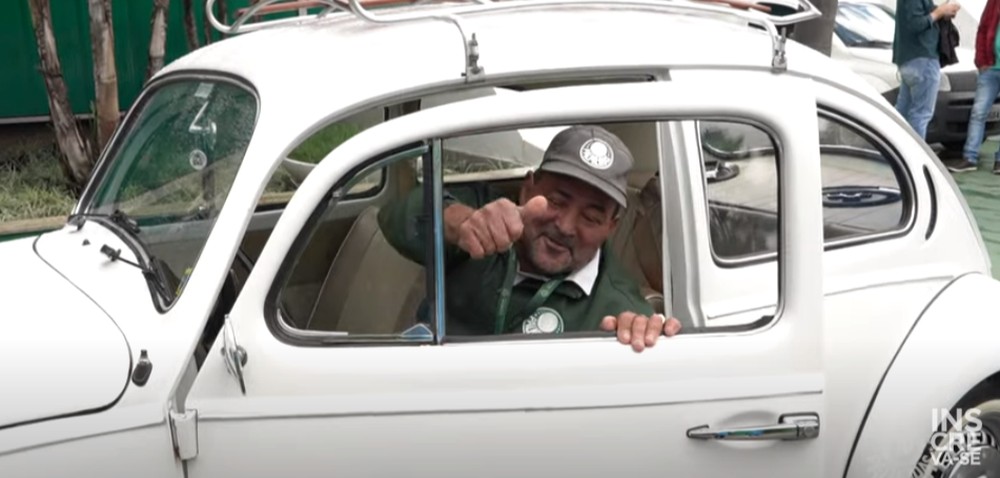 Preparador de goleiros do Palmeiras faz promessa à Nossa Senhora e presenteia funcionário do clube com um fusca após classificação heroica na Libertadores