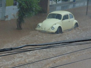 Ruas também ficaram alagadas em Tangará (Foto: Anne Arithuza Alves/Divulgação)